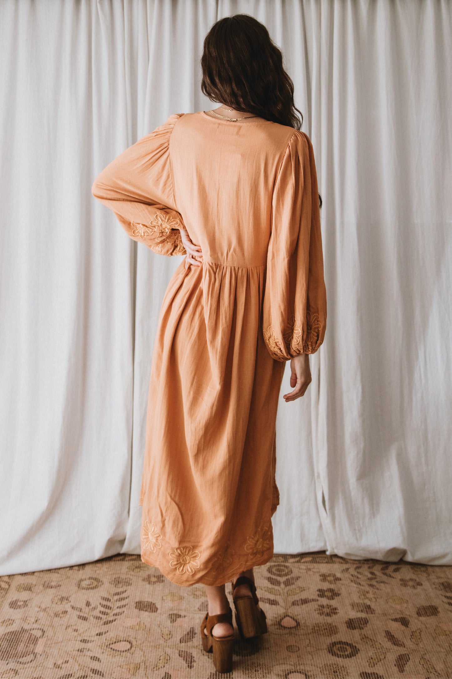 Daisy Embroidery Midi Dress - Pecan
