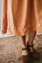 Load image into Gallery viewer, Daisy Embroidery Midi Dress - Pecan
